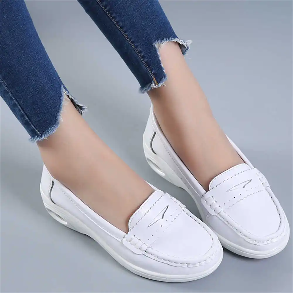 Women Accessories Business Name Ideas - Zapatillas de deporte blancas Slipon de