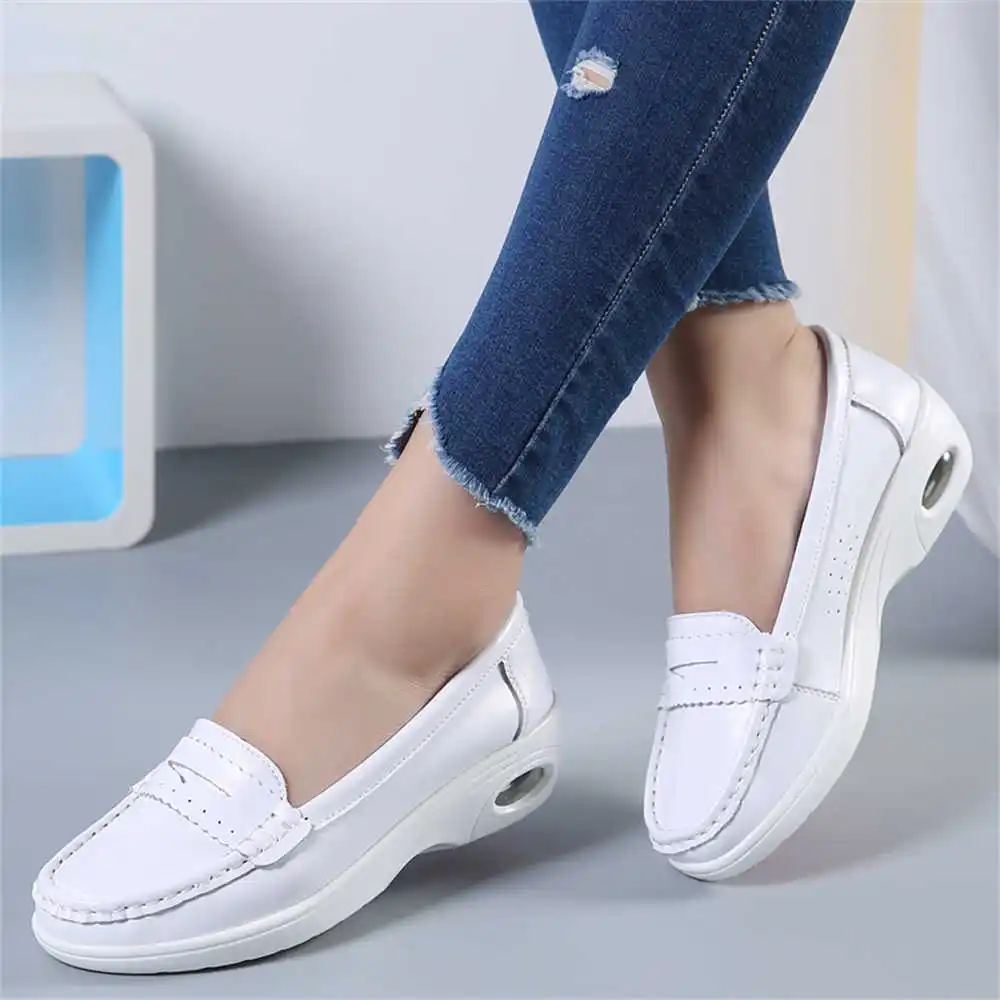 Zapatillas de deporte blancas  - Women Accessories Business Name Ideas reseña y precio