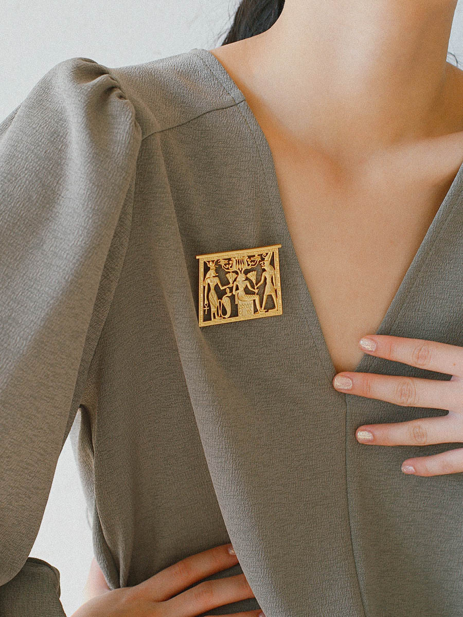 Broche clásico con insignias d - Women Accessories In Egypt reseña y precio