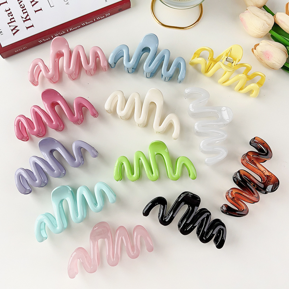 Pinza geométrica de Color esme - Women Accessories In Wholesale reseña y precio